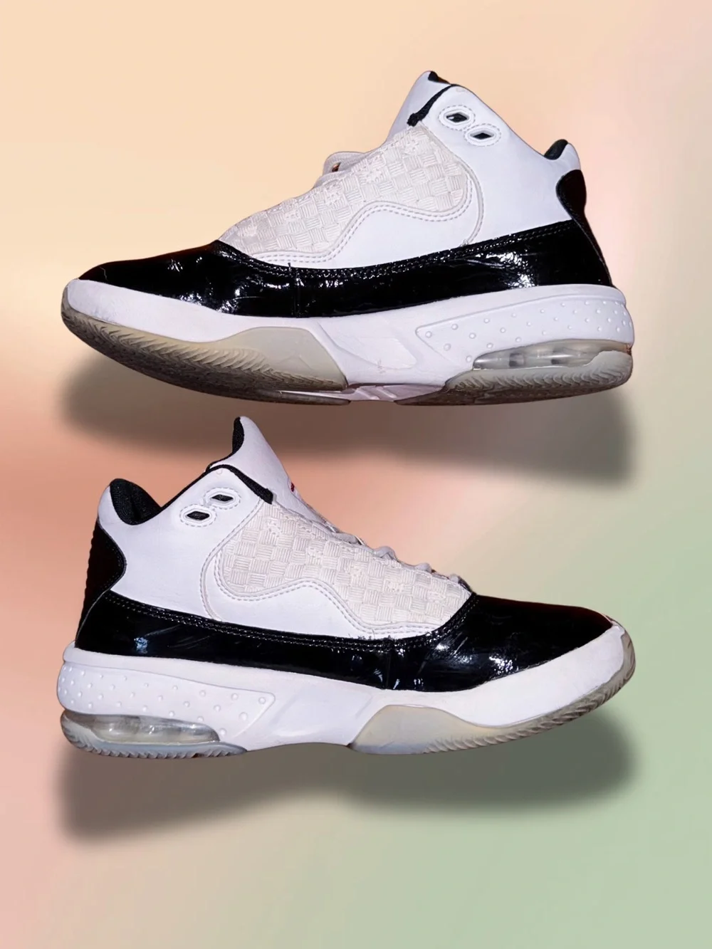 Jordan Max Aura 2 GS White Black Gym Red Basketball Shoes Size 4Y CN8094-102